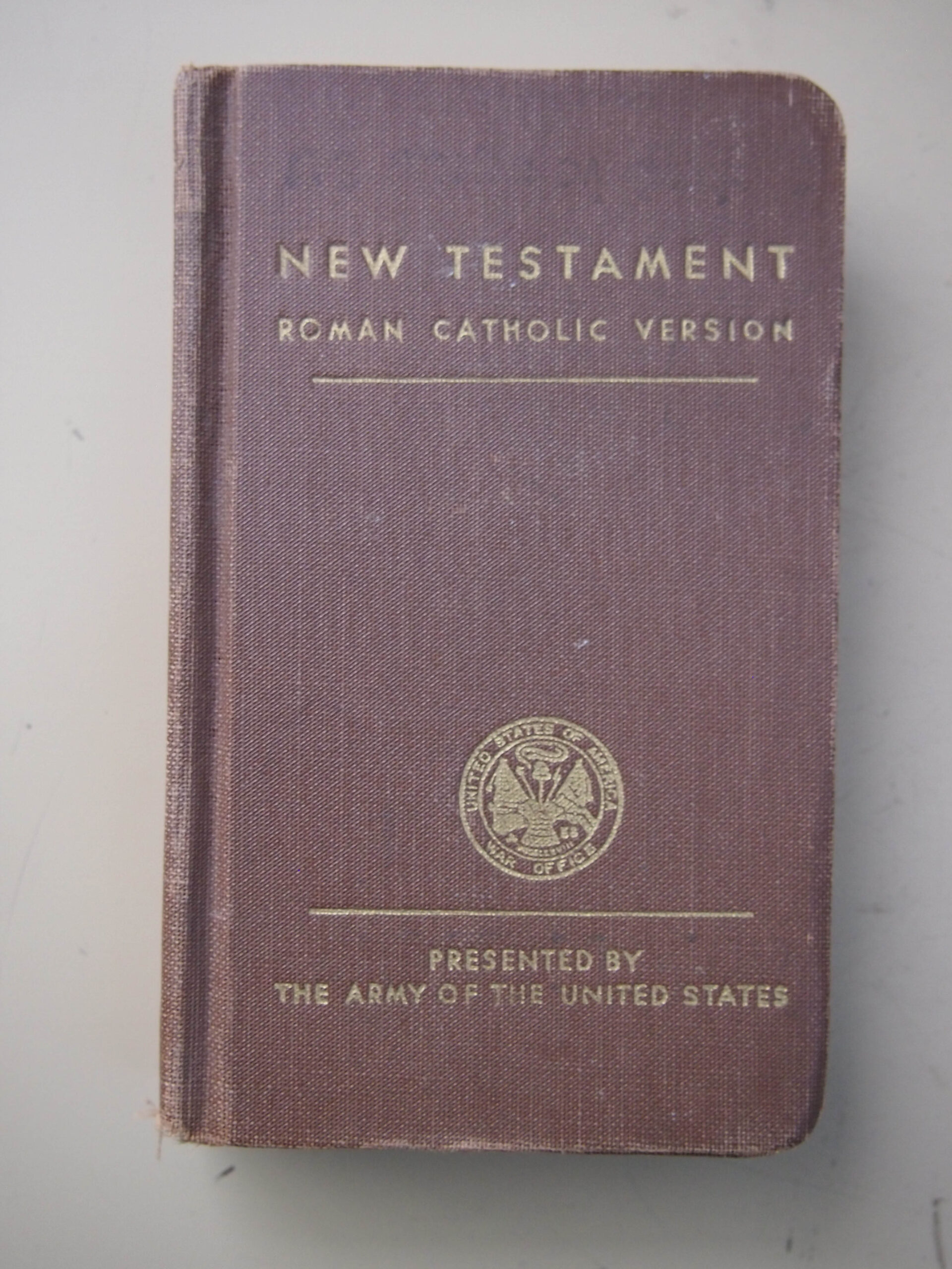 NEW TESTAMENT (POCKET SIZE) - ROMAN CATHOLIC VERSION - PRESENTED by the ARMY of the UNITED STATES HARD COVER