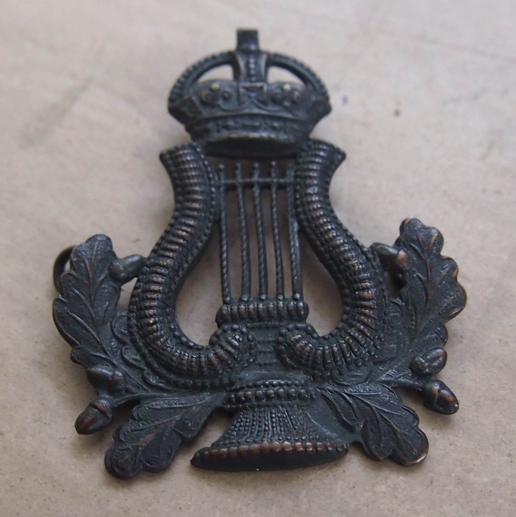 ROYAL AUSTRALIAN AIR FORCE BADGE with CROWN ATOP